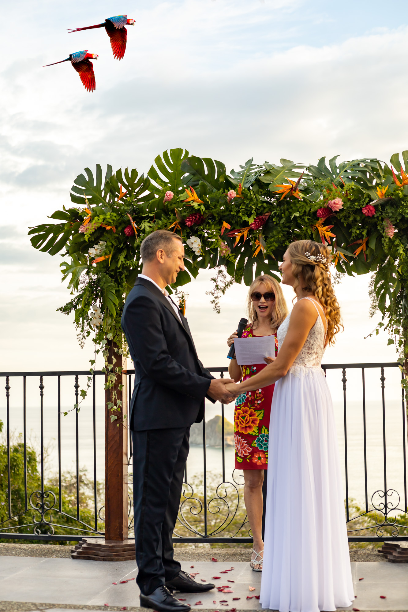 wedding couple blessed by a pair of scarlet macaws