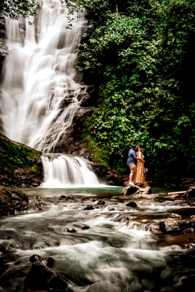 Couple's photoshoot at a Waterfall near Manuel Antonio