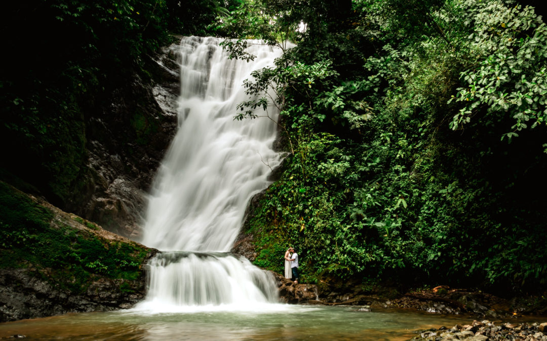 Waterfall Photoshoot in the Costa Rican Jungle: A Unique Experience!