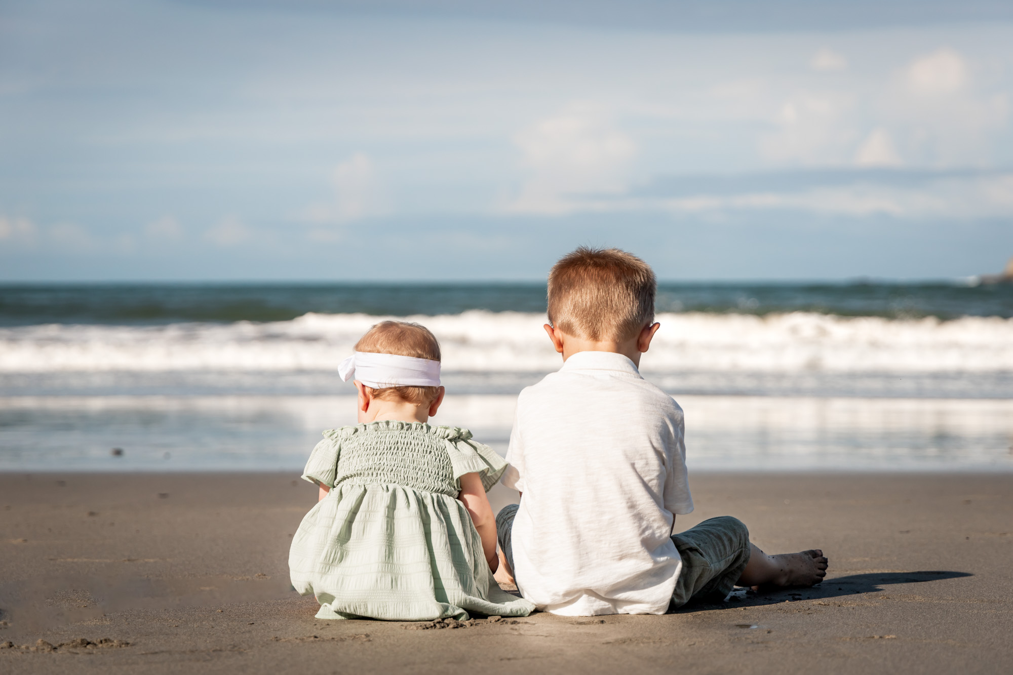 Photo of two little kids on Manuel Antonio Beach