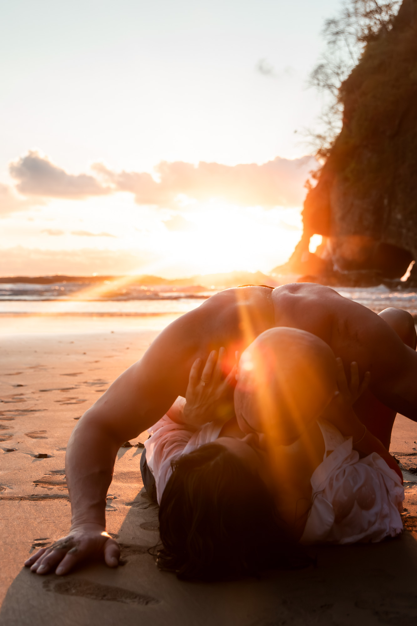 close up of rings and tropical wedding bouquet<br />
