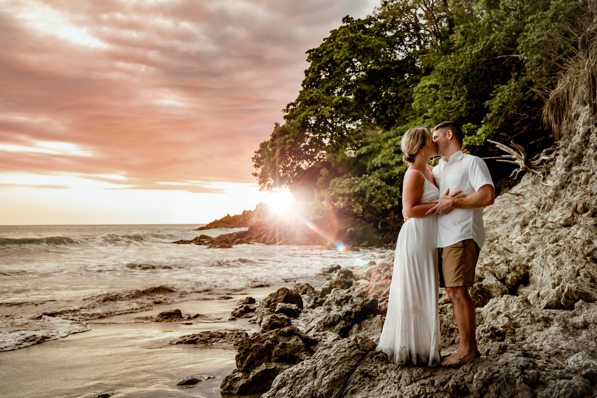 Couple's photography at Makanda Hotel by the Sea in Manuel Antonio