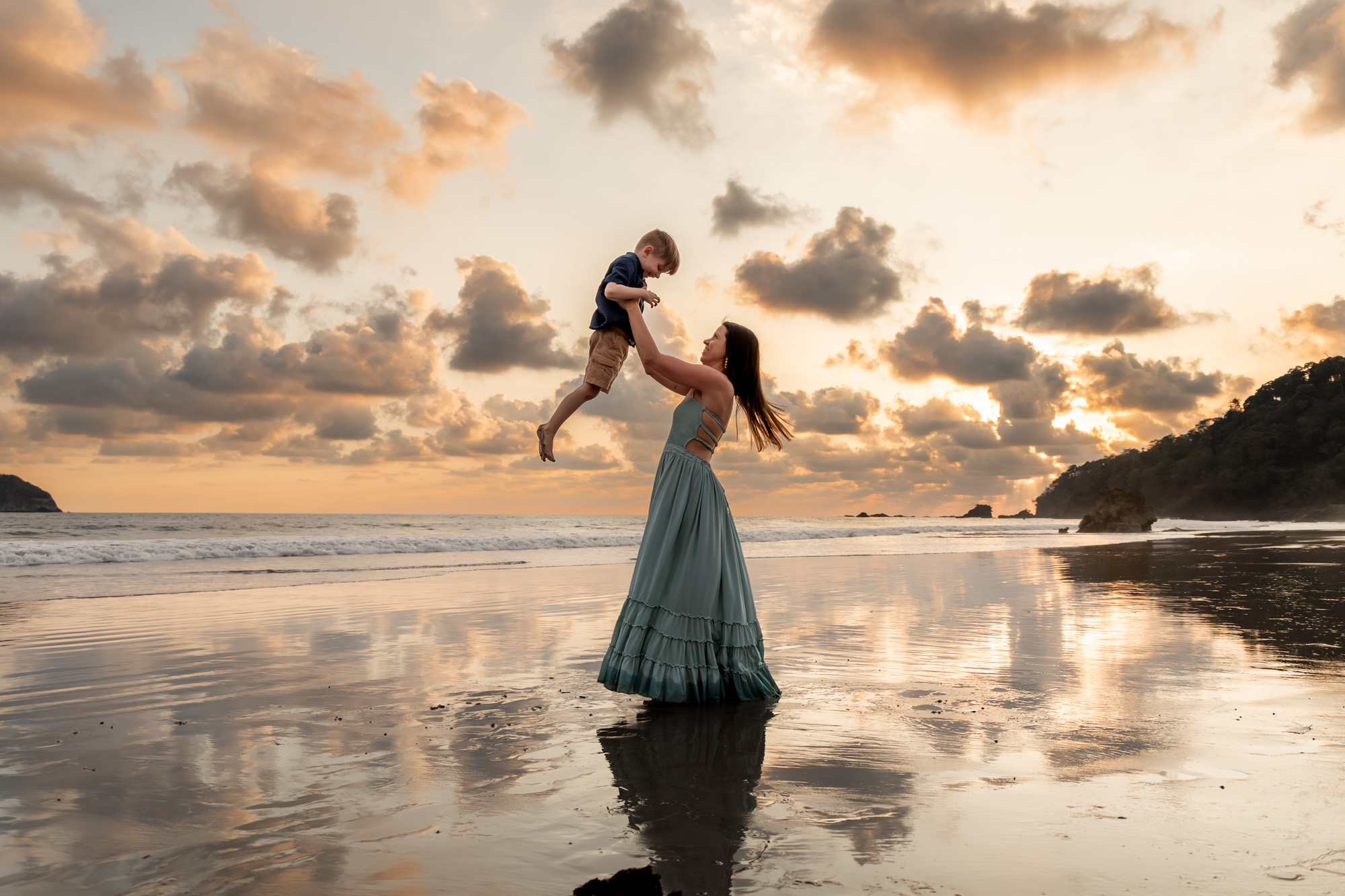 Family photos on Manual Antonio beach