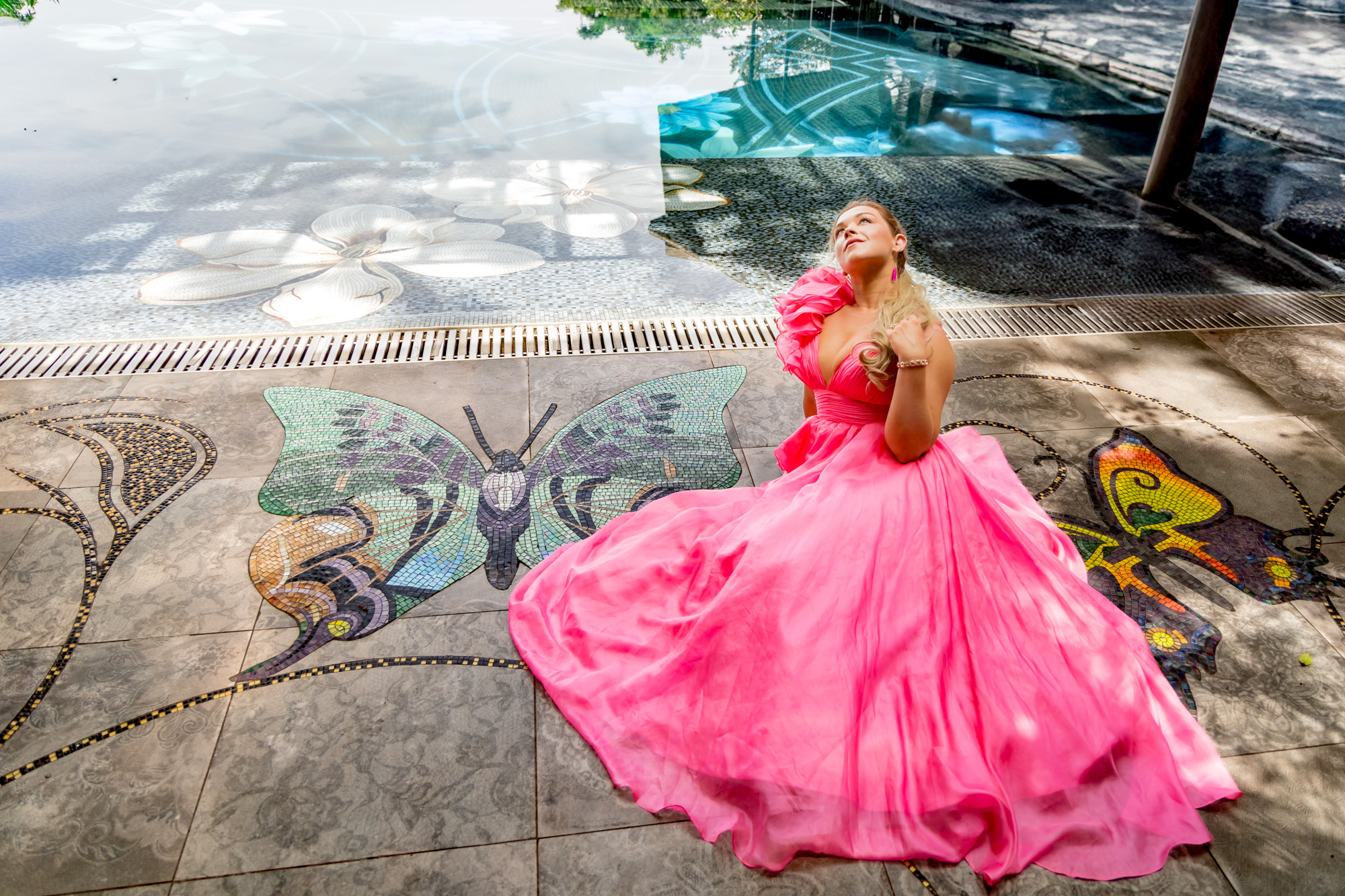 Family photo session on the beach